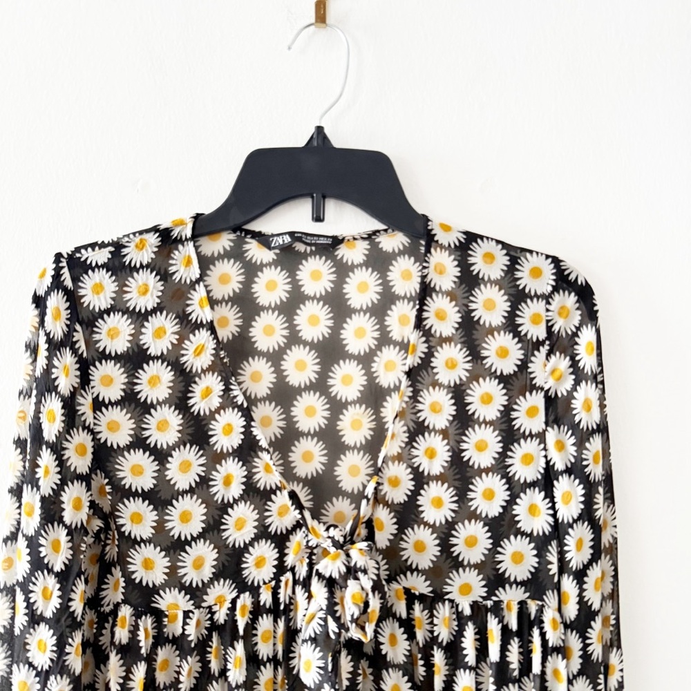 Zara Daisy Print Cropped Long Sleeve Semi Sheer Blouse Size XS - Picture 3 of 8